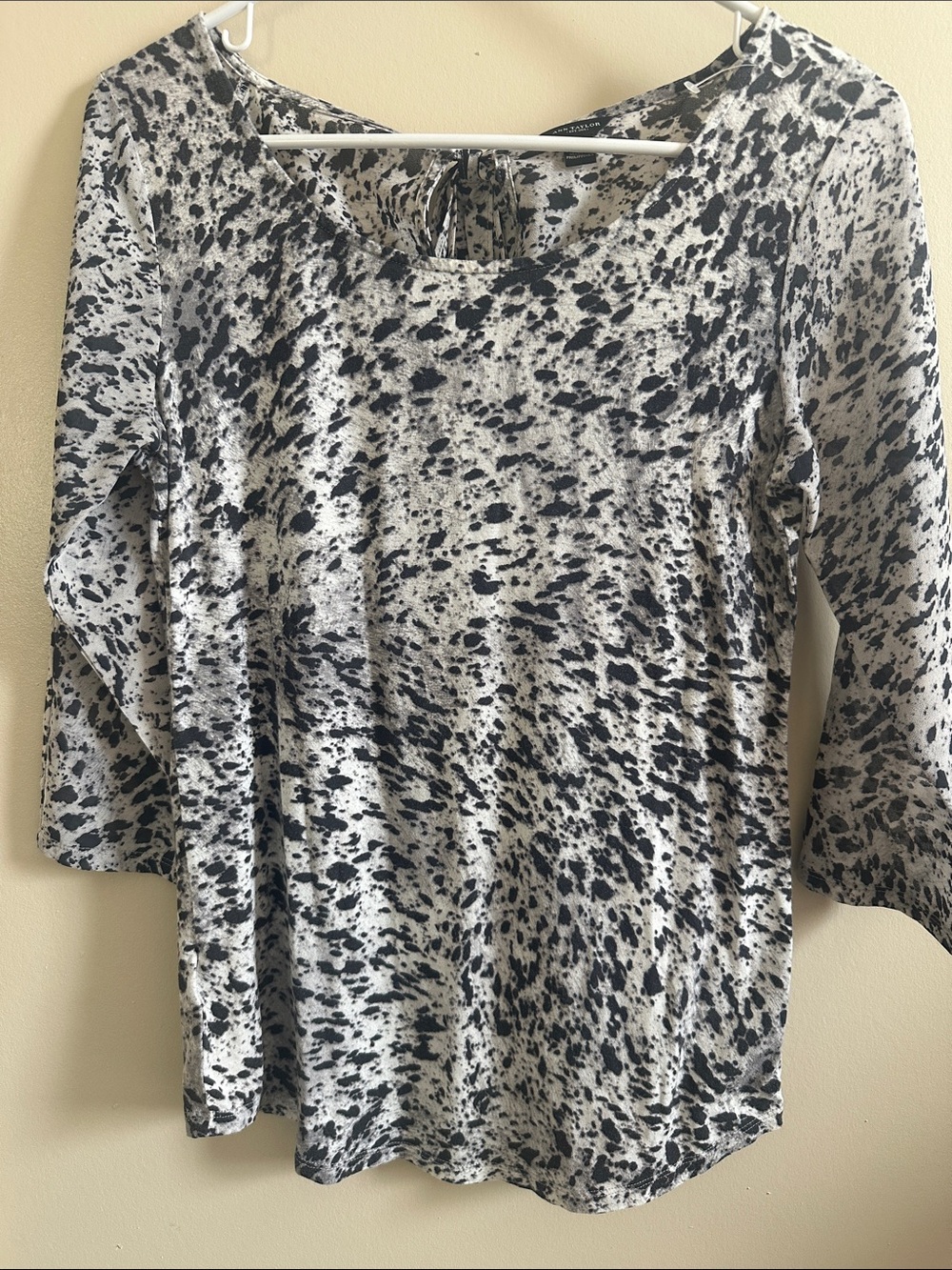 Ann Taylor Black and White Speckled Long Sleeve Tee